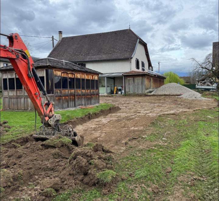 Terrassement avant la construction d'une piscine La Tour-du-Pin